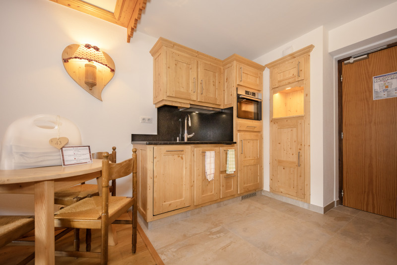 Cuisine studio de 3 personnes - © Hôtel Neige et Roc Cuisine studio de 3 personnes