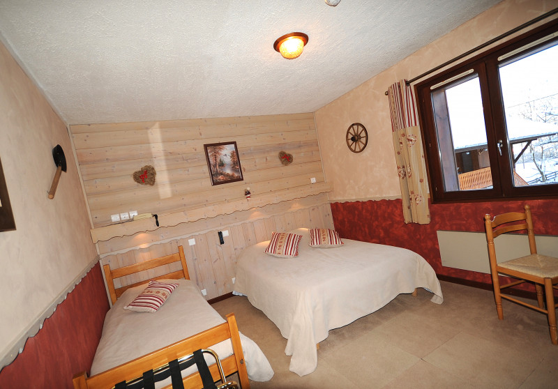 chambre triple - © Hôtel la Boule de Neige chambre triple