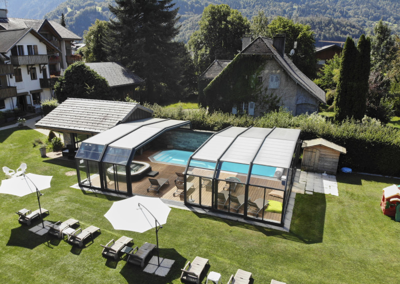 piscine chauffée couverte - © Hôtel le Gai Soleil piscine chauffée couverte