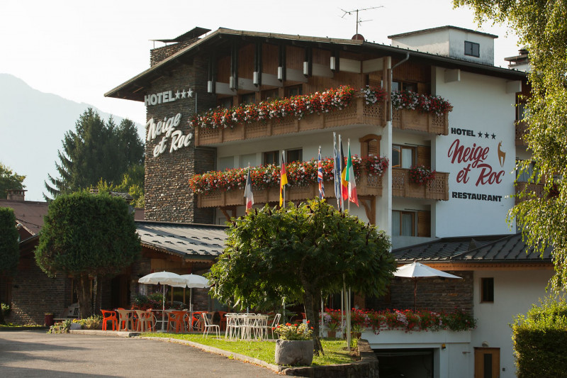 Façade hôtel en été