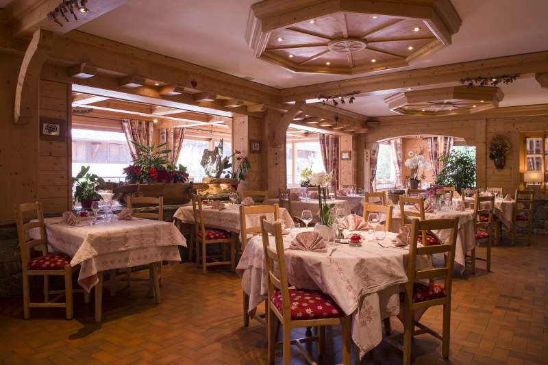 Salle de restaurant - © Hôtel Neige et Roc Salle de restaurant