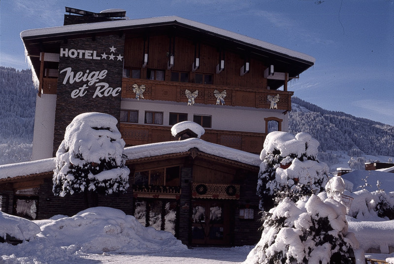 Façade hôtel hiver