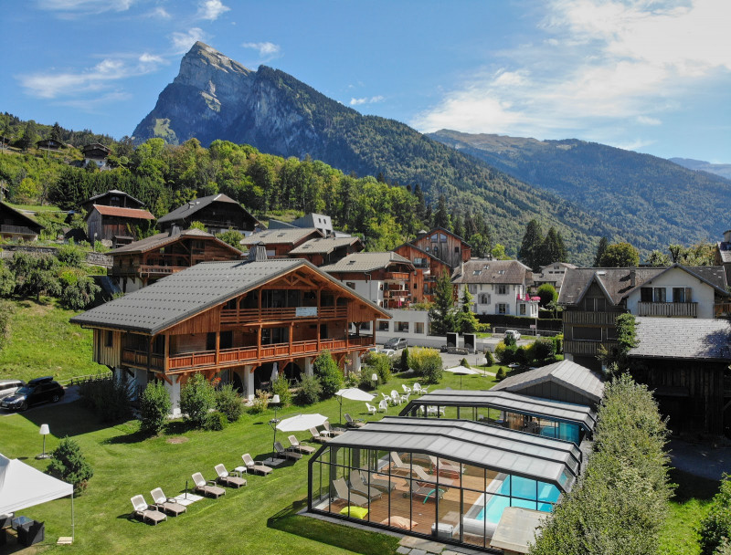 parc de 2000m² - © Hôtel le Gai Soleil parc de 2000m²