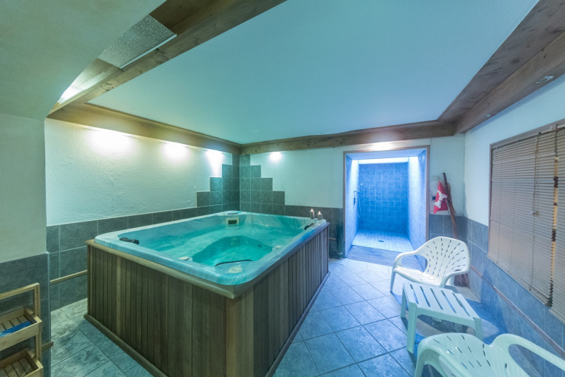 jacuzzi spa - © Hôtel le Gai Soleil jacuzzi spa