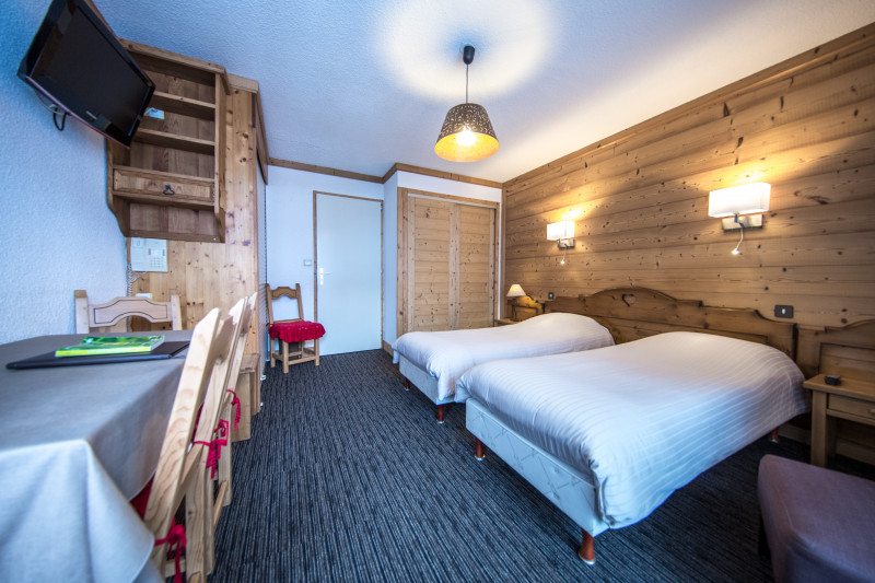 Chambre 2 - © Hôtel le Gai Soleil Chambre 2