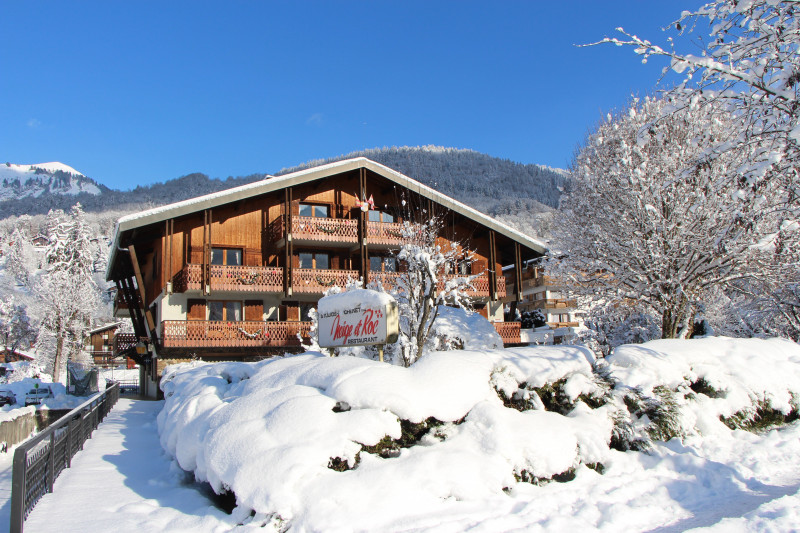 exterieur l'hiver - © Hôtel Neige et Roc exterieur l'hiver
