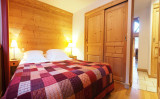 Bedroom - Queen size bed - Level 1 - Apartment PARADISIO 2