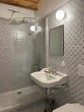 Bathroom N°1