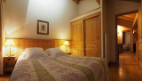 Chambre Lit Queen Size - Niveau 2 - Appartement OLYMPIA - Vue 2 modifiée