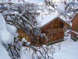 Le chalet sous la neige