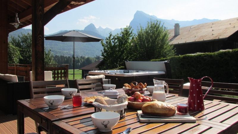 petit_dejeuner_avec_vue_sur_le_criou.jpg