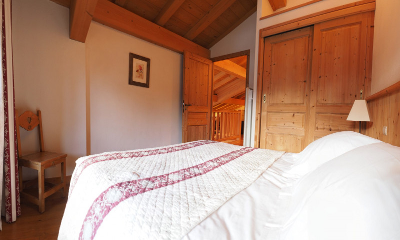 Bedroom - Queen size bed - Level 2 - Apartment PARADISIO modified