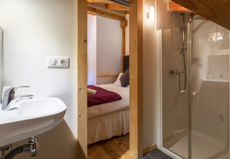 Salle de bain de la chambre 2 - © geeski Salle de bain de la chambre 2