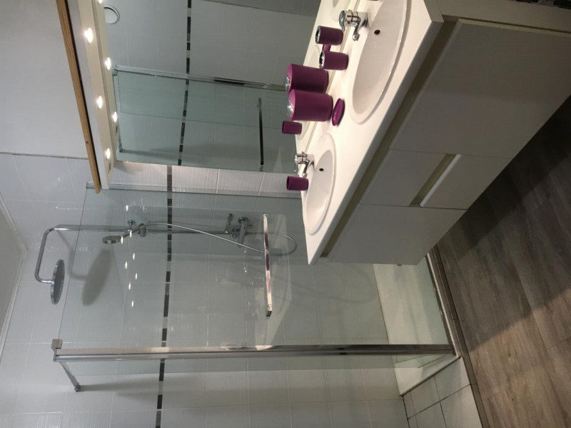 Salle de bain avec 2 vasques