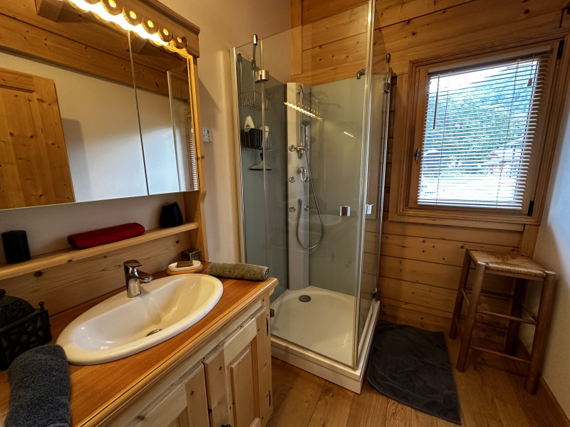 le chalet du Bérouze - salle d'eau - © Véronique Durier le chalet du Bérouze - salle d'eau