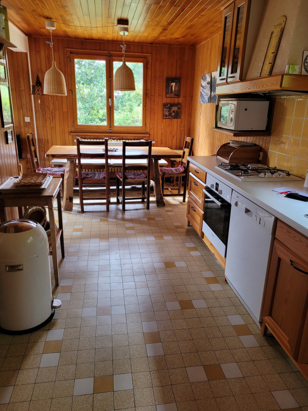 cuisine et table à manger