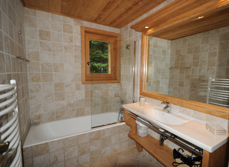 Salle de bain - Niveau 1 - Appartement Olympia - © Christine BIANCO Salle de bain - Niveau 1 - Appartement Olympia