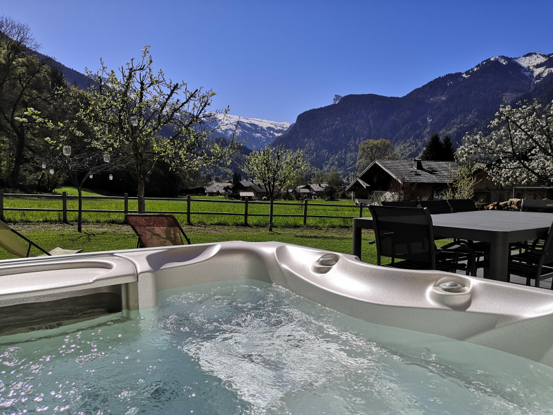 Jacuzzi - © Jean-Marie Gurlie Jacuzzi