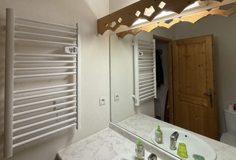 SALLE DE BAIN ET SECHE SERVIETTE SALLE DE BAIN ET SECHE SERVIETTE