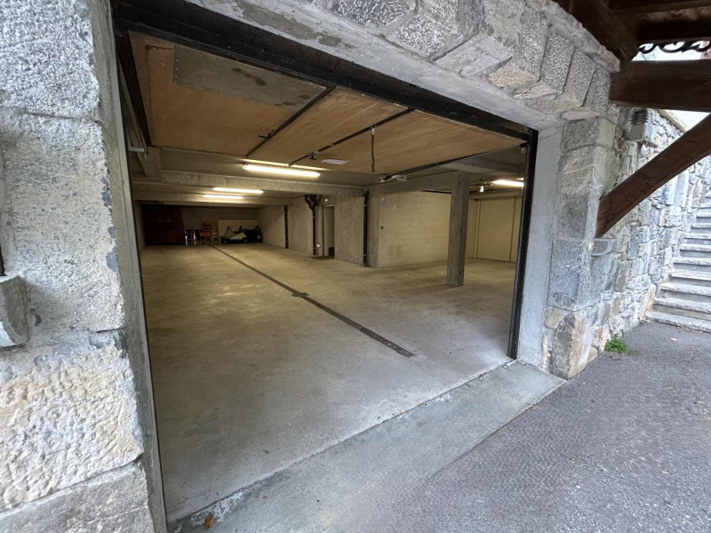 Porte ouverte accès garage - © Christine Bianco Porte ouverte accès garage