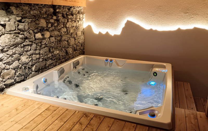 Jacuzzi - © Jean-Marie Gurlie Jacuzzi