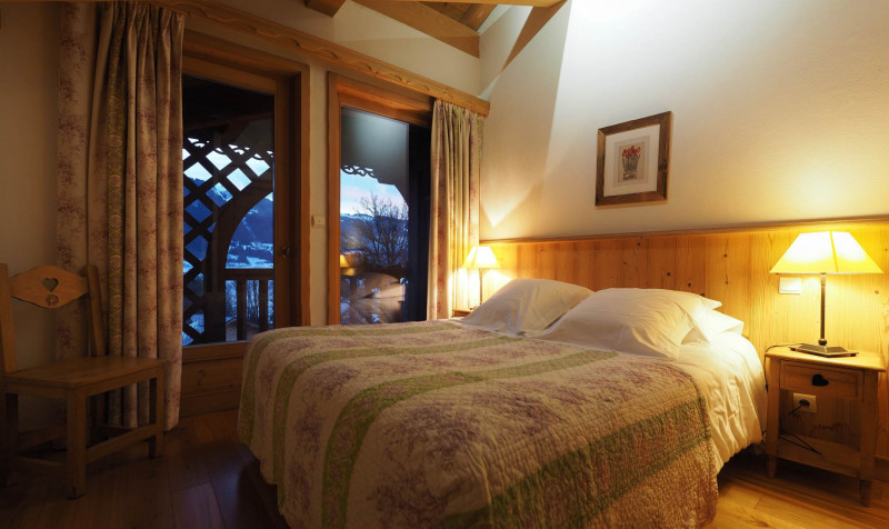 Chambre Lit Queen Size - Niveau 2 - Appartement OLYMPIA - Vue 1 modifiée