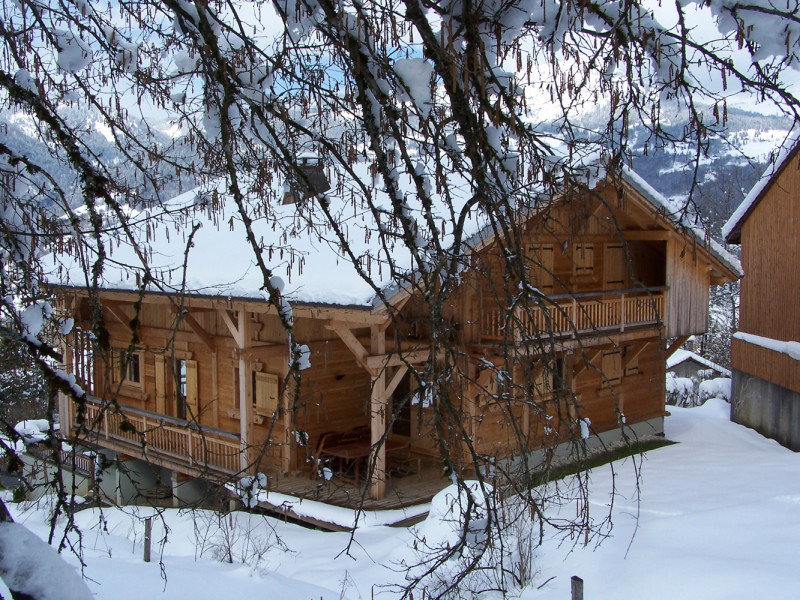 Le chalet sous la neige