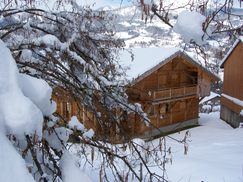 Le chalet sous la neige