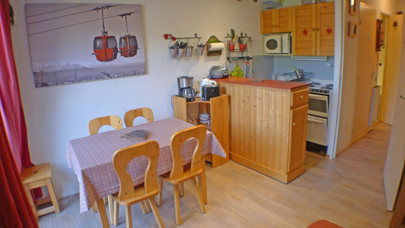 _lv_images__lot_0000000008_04_3717710