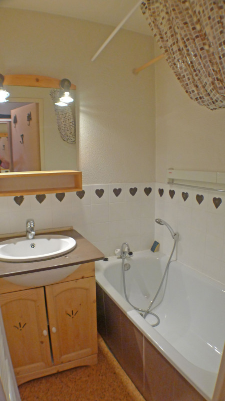 _lv_images__lot_0000000008_09_3408746