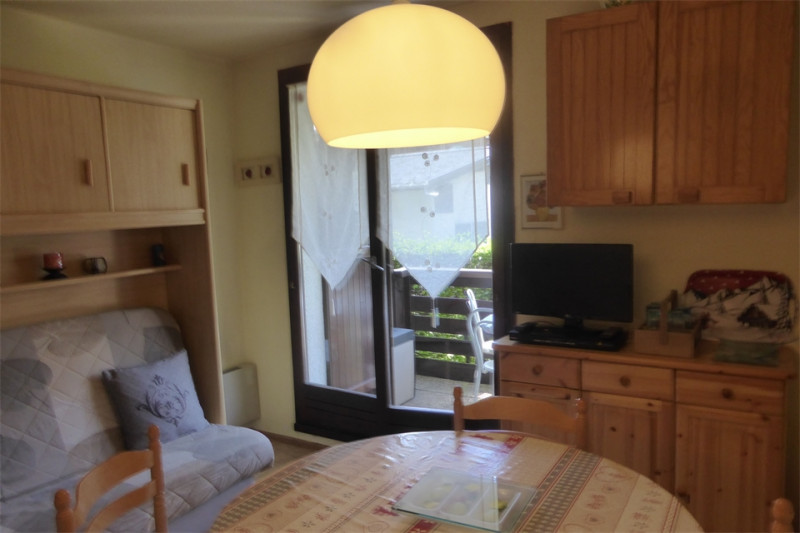 _lv_images__lot_0000000010_03_3319285