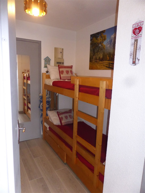 _lv_images__lot_0000000013_04_3508069