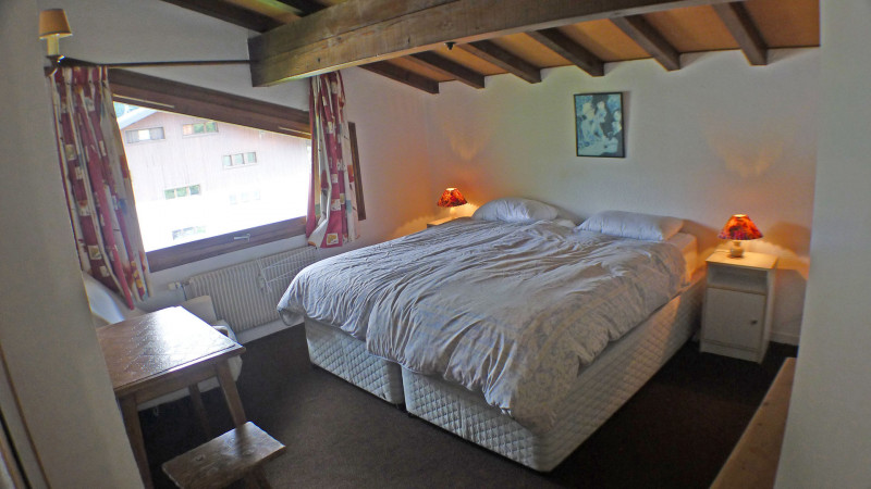 _lv_images__lot_0000000020_06_3592970