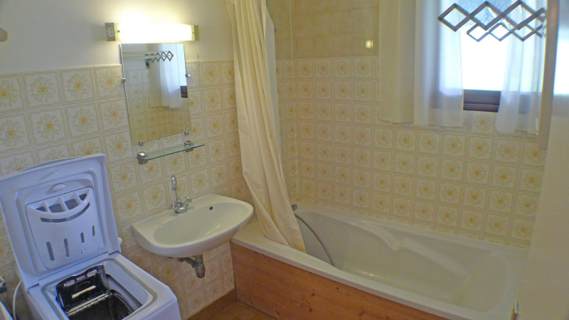 _lv_images__lot_0000000020_11_3724268