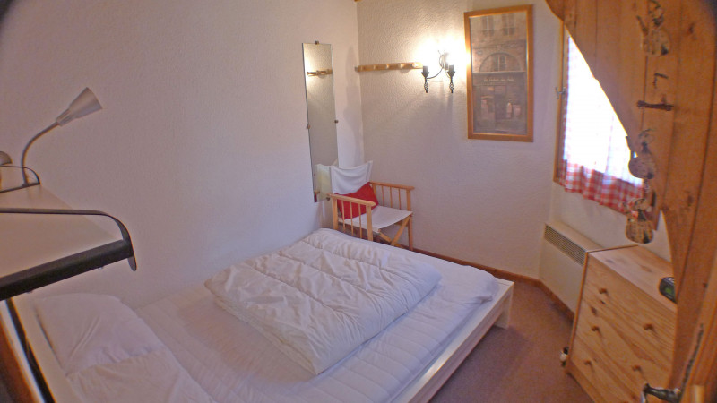 _lv_images__lot_0000000022_05_3546028