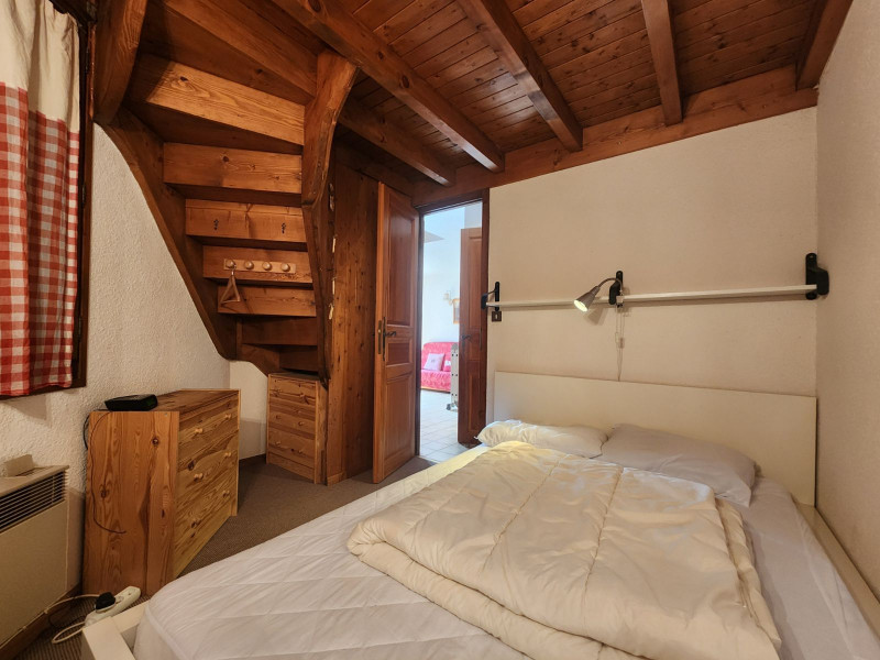 _lv_images__lot_0000000022_08_3703365