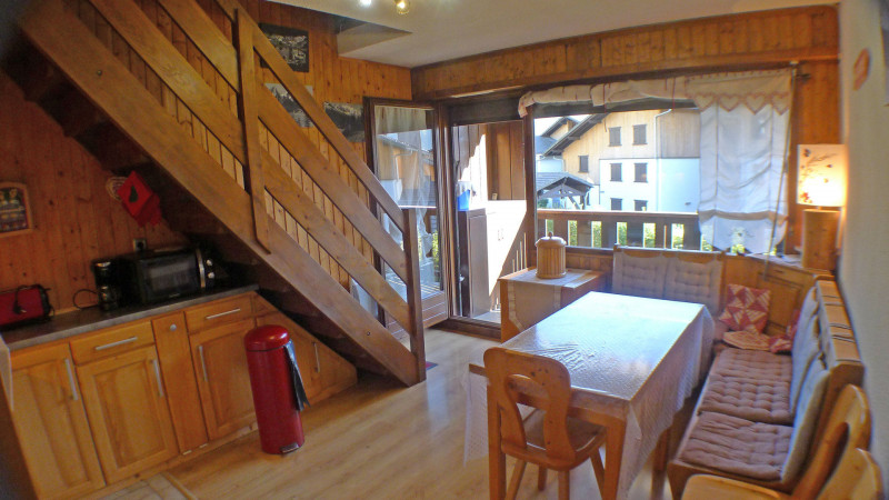 _lv_images__lot_0000000023_03_3571207