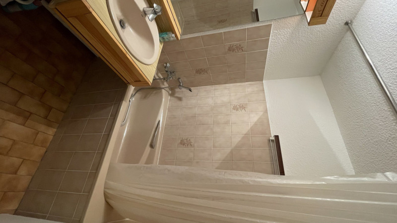 _lv_images__lot_0000000050_05_3339105