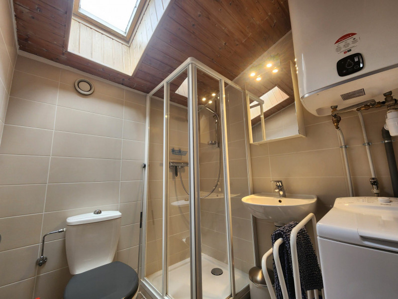 _lv_images__lot_0000000052_09_3612727