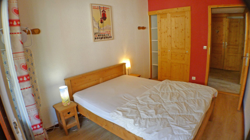 _lv_images__lot_0000000053_06_3258221