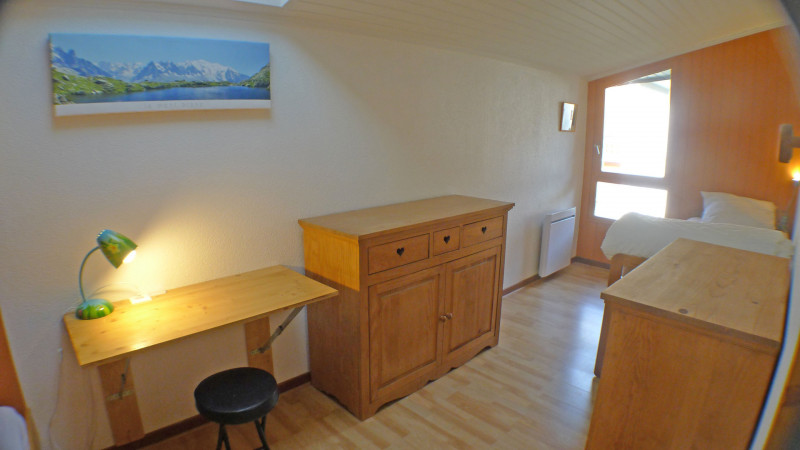 _lv_images__lot_0000000053_08_3322738