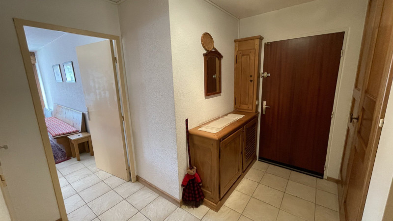 _lv_images__lot_0000000056_07_3313323