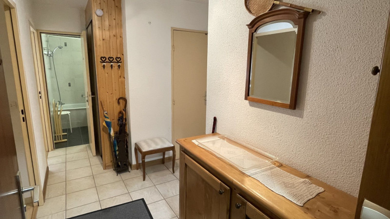 _lv_images__lot_0000000056_08_3437480