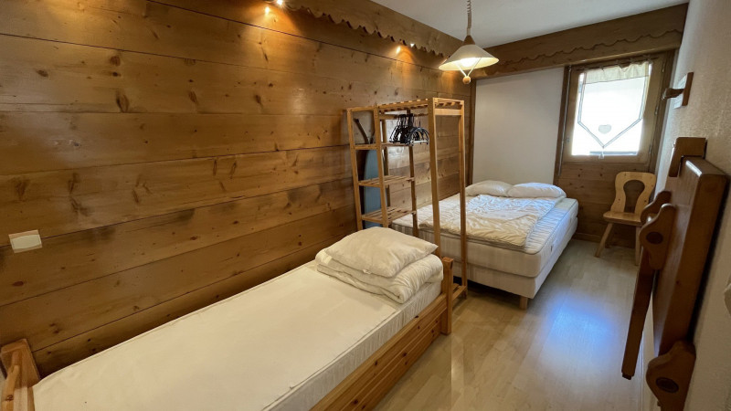 _lv_images__lot_0000000056_13_3657036