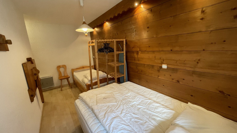 _lv_images__lot_0000000056_14_3666430