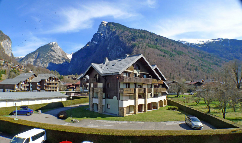 _lv_images__lot_0000000060_09_3703249