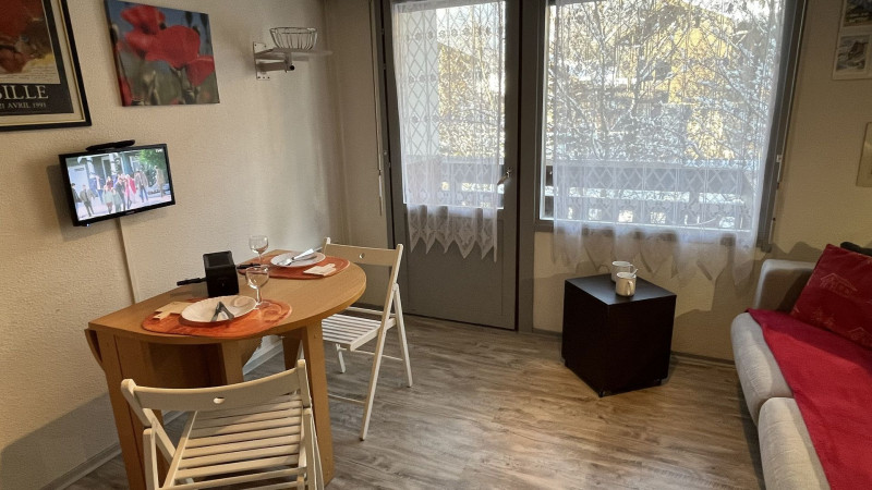 _lv_images__lot_0000000066_02_3615504