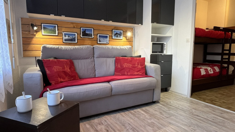 _lv_images__lot_0000000066_04_3687783