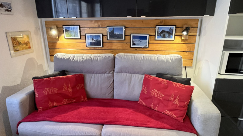 _lv_images__lot_0000000066_12_3514024