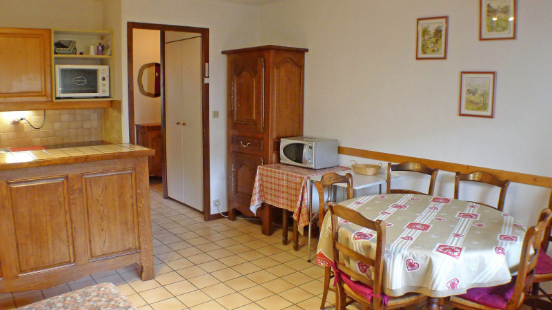 _lv_images__lot_0000000071_03_3225308